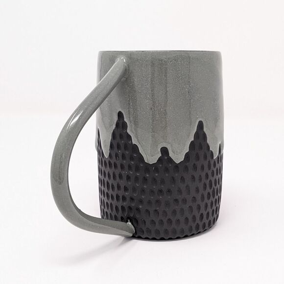 Cieri Fabrication drip mug in sage / black clay body - Picture 2 of 13